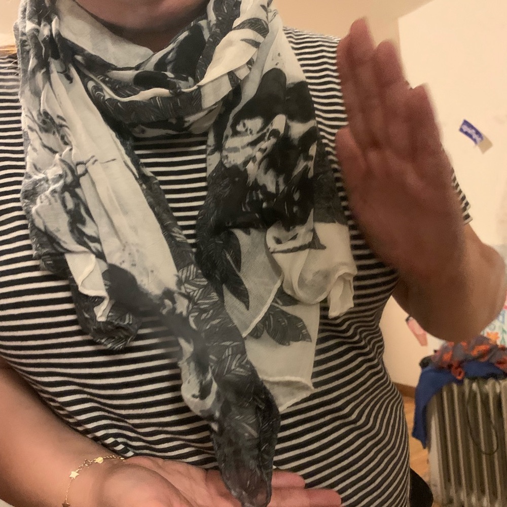 Black and white scarf